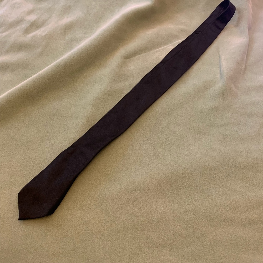 Black skinny tie